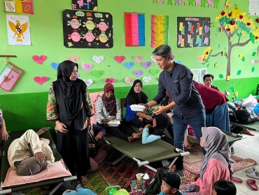 Indosat Ooredoo Hutchison Salurkan Bantuan Bagi Masyarakat Korban Bencana Banjir Lahar Dingin di Sumatra Barat