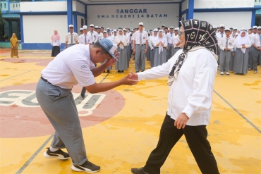 Plt. Gubernur Marlin Dorong Pelajar Raih Cita-Cita Lewat Pemanfaatan Teknologi dan Akhlak Mulia