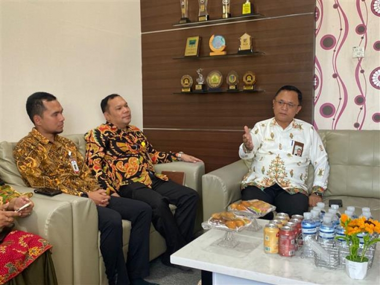 Ombudsman Kepri Pantau Pelayanan Publik di Lubuk Baja: Soroti Masalah Sampah hingga Potensi Longsor