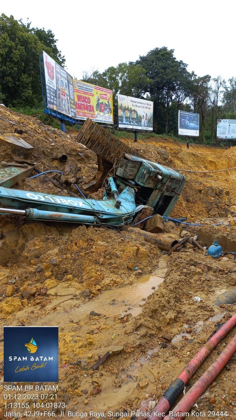 Pipa Saluran Air Patah Tertimpa Ekskavator, Perbaikan Pipa Dikebut 24 Jam Nonstop