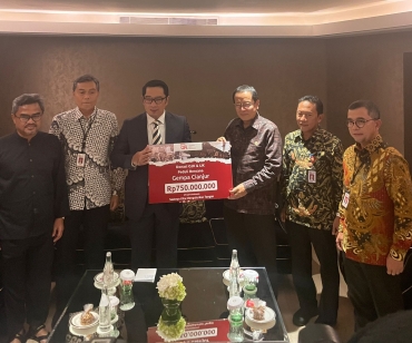 OJK DAN INDUSTRI JASA KEUANGAN SALURKAN BANTUAN UNTUK  KORBAN GEMPA BUMI DI CIANJUR