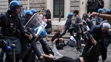 Demo Prancis Meluas ke Italia, Albania, hingga Belgia