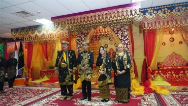 LAM Kepri Kota Batam Tabalkan Gelar Adat kepada Kepala - Wakil Kepala BP Batam