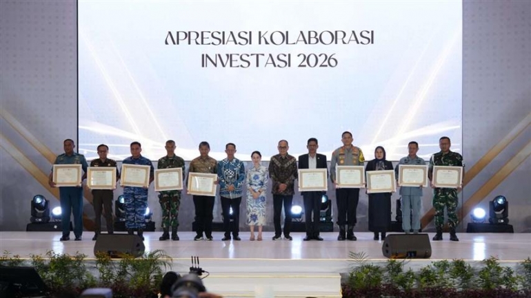 Kepala dan Wakil Kepala BP Batam Berikan Penghargaan dalam Ajang Apresiasi Kolaborasi Investasi Batam 2026