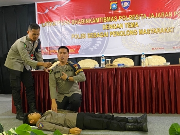 DITBINMAS POLDA KEPRI GELAR PELATIHAN PENINGKATAN KEMAMPUAN BHABINKAMTIBMAS UNTUK WUJUDKAN POLISI PENOLONG MASYARAKAT