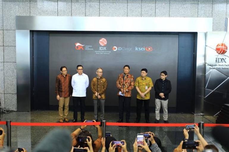 OJK PASTIKAN KESINAMBUNGAN OPERASIONAL BURSA EFEK INDONESIA