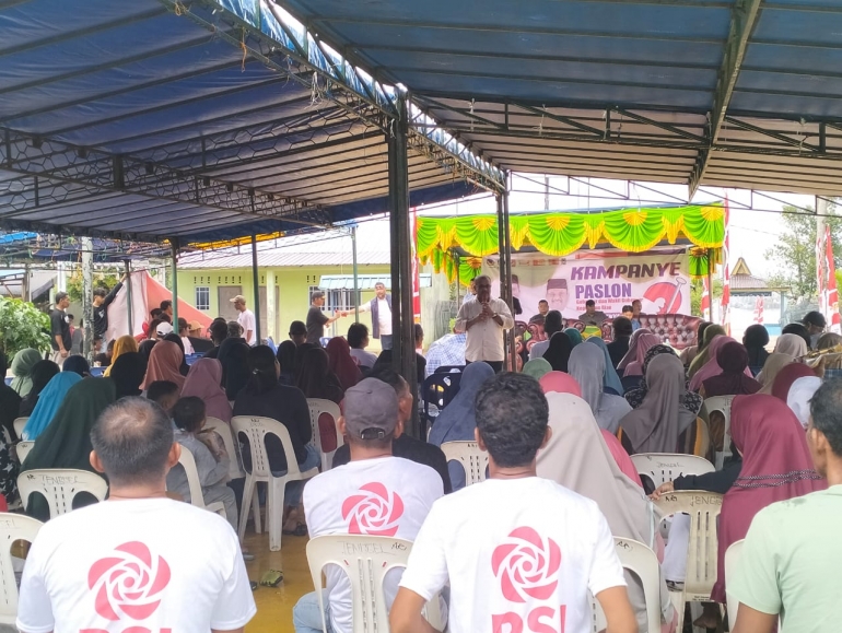 Guyuran Hujan Dihadapi Warga Bintan Pesisir, Demi Tetap Bersama Rudi-Rafiq