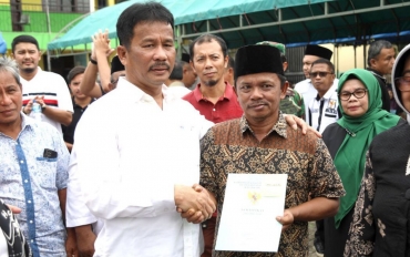 Kepala BP Batam Serahkan 1.960 Sertifikat Kampung Tua Tanjungsengkuang