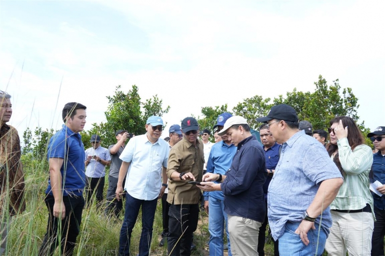 Kemenko Polhukam Bersama Sekretariat Kabinet, Kementrian Investasi dan Dewan Pengawas BP Batam Tinjau Pembangunan Rumah di Tanjung Banon