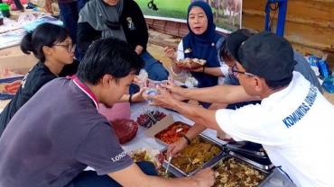 Komunitas Jurnalis Kepri Potong Hewan Kurban, Doakan Amsakar Achmad Raih Haji Mabrur