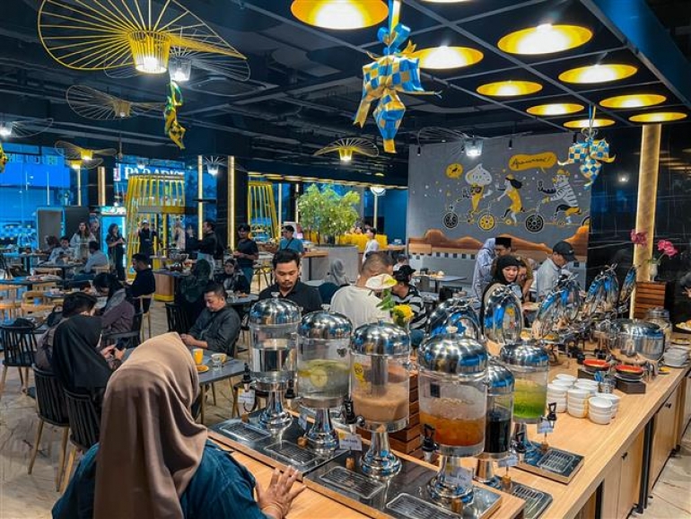 “Kumandang Adzan” di YELLO Hotel Harbour Bay Batam Hadirkan Pengalaman Berbuka Berkelas Sekaligus Aksi Berbagi