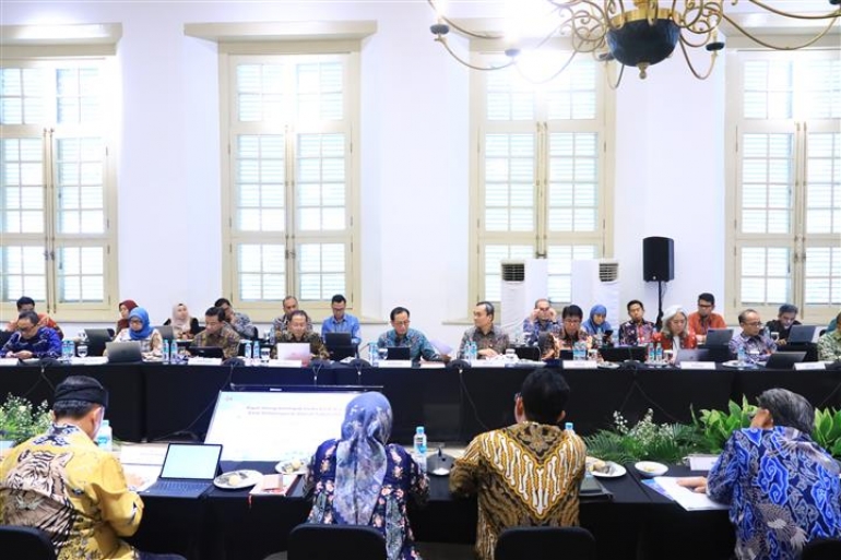 OJK DORONG KELOMPOK USAHA BERSAMA BANK PEMBANGUNGAN DAERAH TINGKATKAN KREDIT UMKM DAN PEREKONOMIAN DAERAH