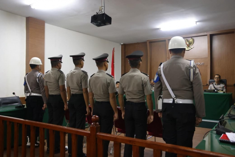 EMPAT BINTARA POLDA KEPRI DIPROSES PIDANA TERKAIT DUGAAN PENGANIAYAAN TERHADAP BRIPDA NS