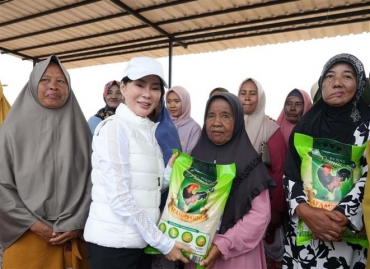 Li Claudia Salurkan Bantuan dan Sumbangan Pembangunan di Rempang Eco City