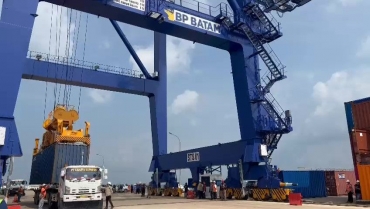 STS Crane Pelabuhan Batu Ampar Mulai Layani Kegiatan Bongkar Muat