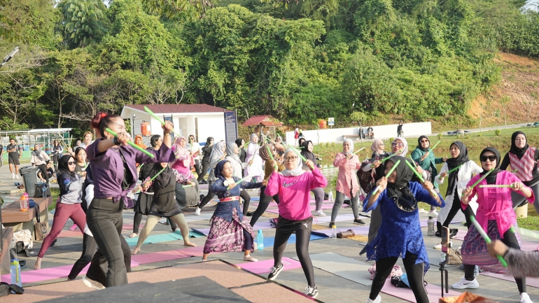 Taman Kolam Jadi Spot Favorit Baru Senam Pound Fit dan Zumba