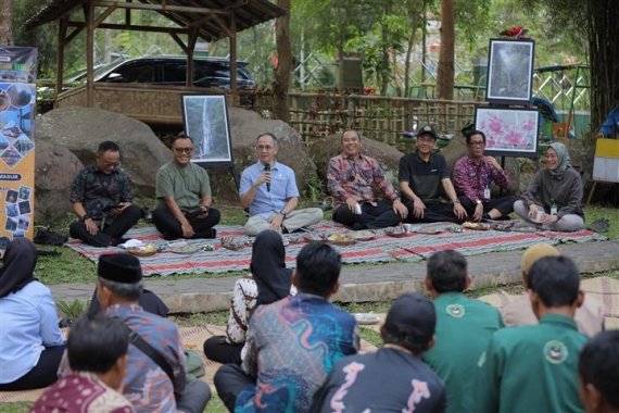 OJK DAN KEMENHUT PERKUAT SINERGI SEKTOR JASA KEUANGAN DAN KEHUTANAN