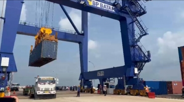 Sejak Pengoperasian STS Crane, Kegiatan Bongkar Muat Semakin Efektif