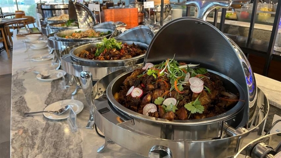 Hotel Santika Batam Hadirkan Eksplorasi Rasa Nusantara dan Pengalaman Kuliner Malam yang Hangat