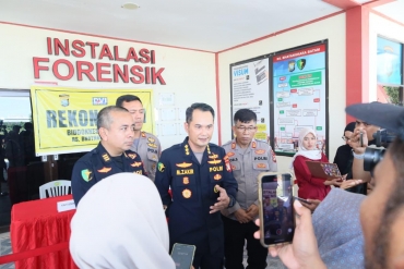 POLDA KEPRI GELAR KONFERENSI PERS PEMULANGAN JENAZAH KORBAN KEBAKARAN KAPAL FEDERAL